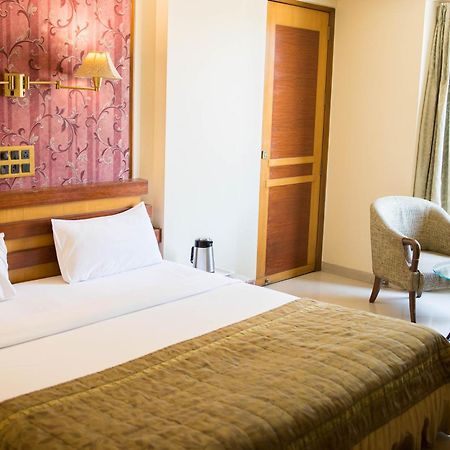 Hotel Deccan Royaale, Shivajinagar Pune Bagian luar foto
