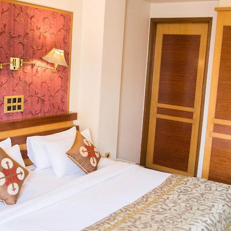 Hotel Deccan Royaale, Shivajinagar Pune Bagian luar foto
