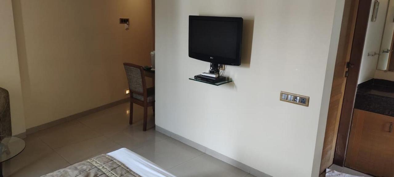 Hotel Deccan Royaale, Shivajinagar Pune Bagian luar foto