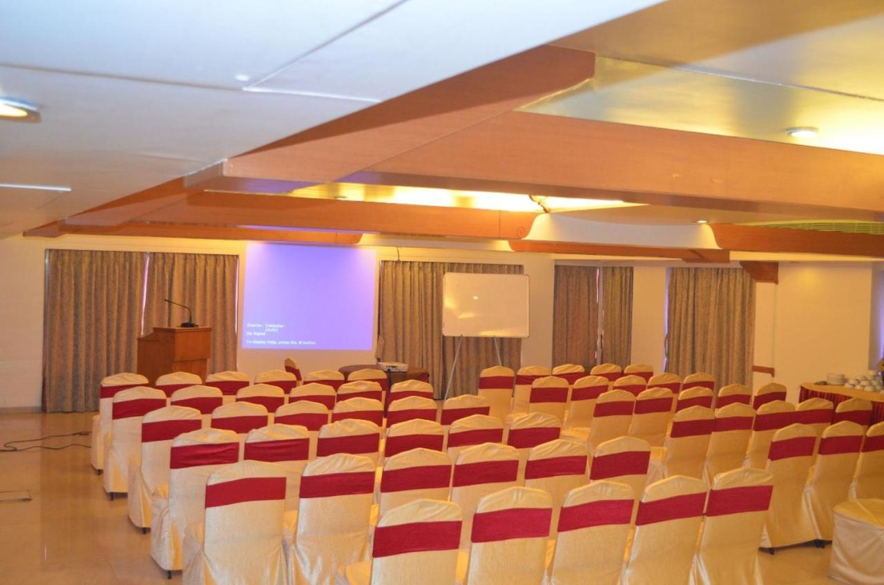 Hotel Deccan Royaale, Shivajinagar Pune Bagian luar foto