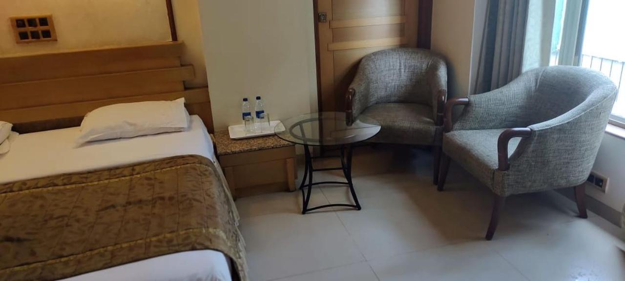Hotel Deccan Royaale, Shivajinagar Pune Bagian luar foto
