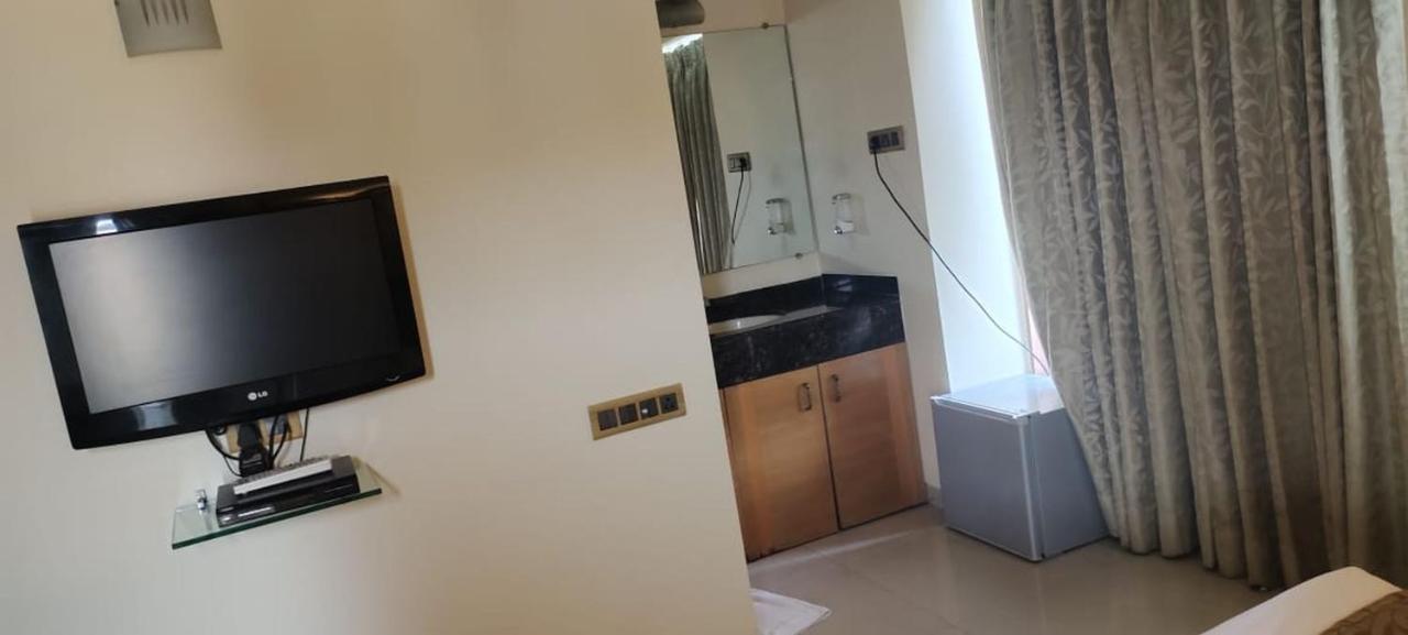 Hotel Deccan Royaale, Shivajinagar Pune Bagian luar foto