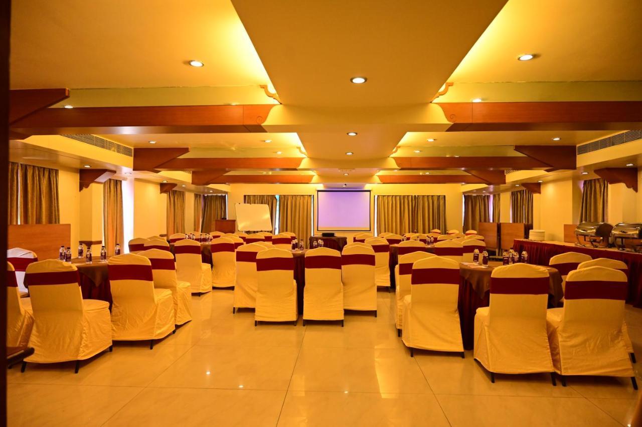 Hotel Deccan Royaale, Shivajinagar Pune Bagian luar foto