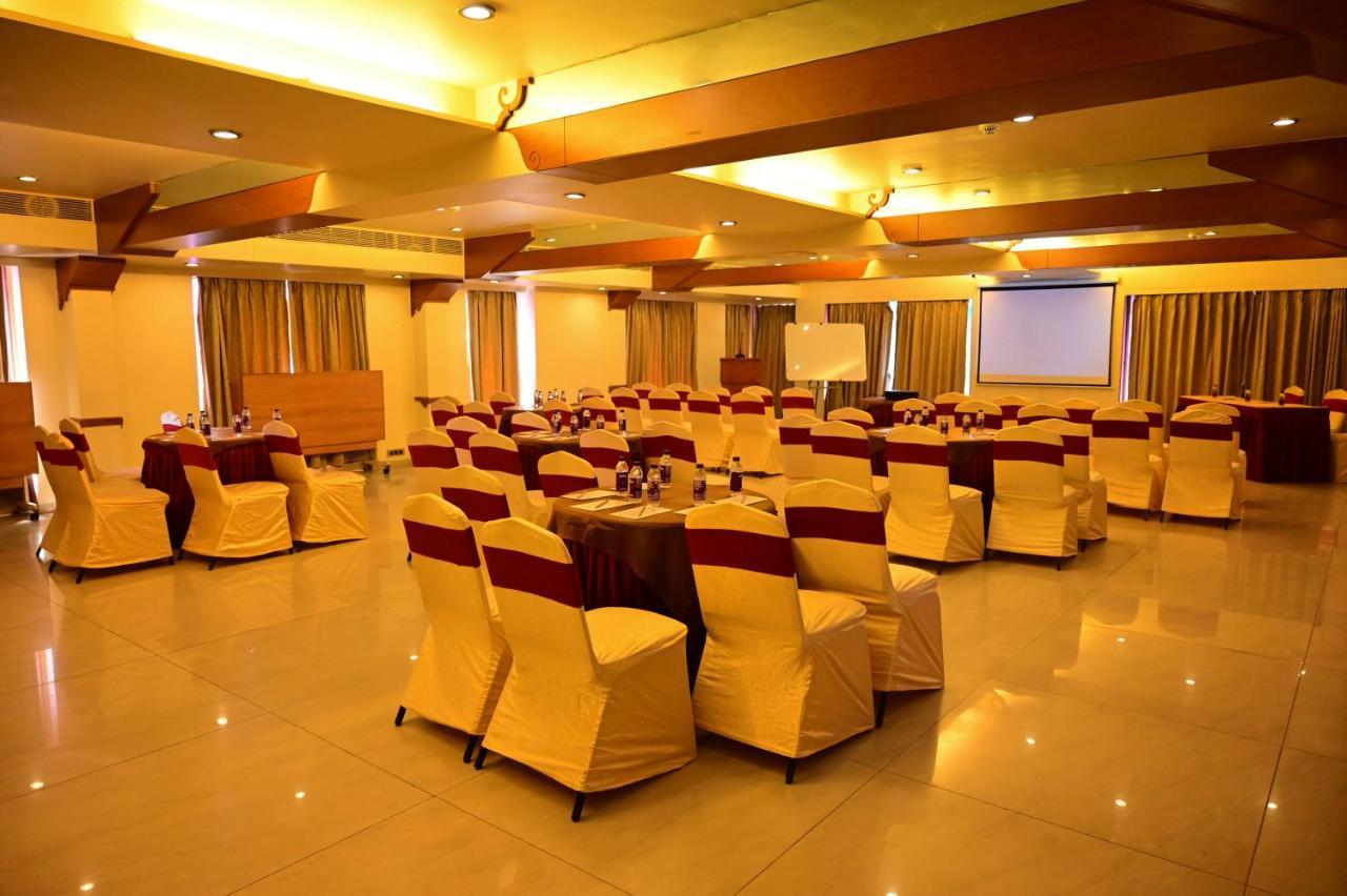 Hotel Deccan Royaale, Shivajinagar Pune Bagian luar foto