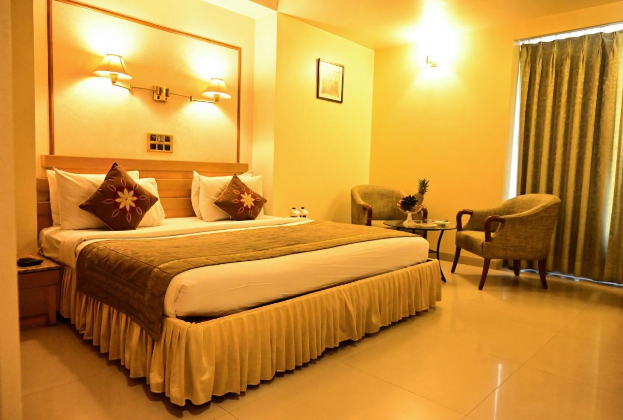 Hotel Deccan Royaale, Shivajinagar Pune Bagian luar foto