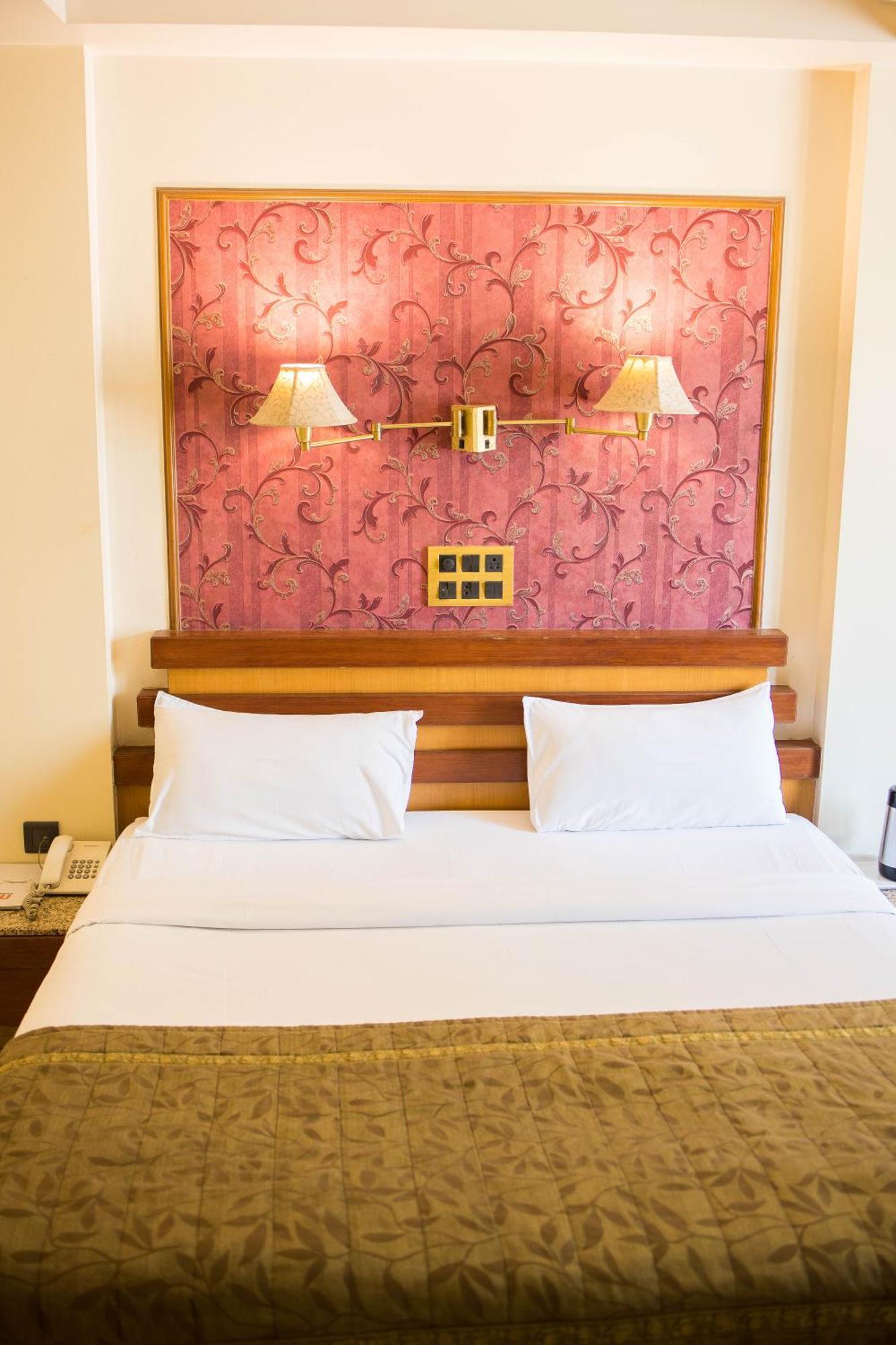 Hotel Deccan Royaale, Shivajinagar Pune Bagian luar foto