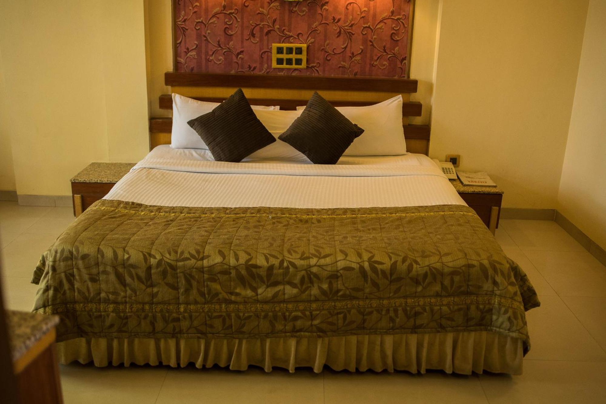Hotel Deccan Royaale, Shivajinagar Pune Bagian luar foto