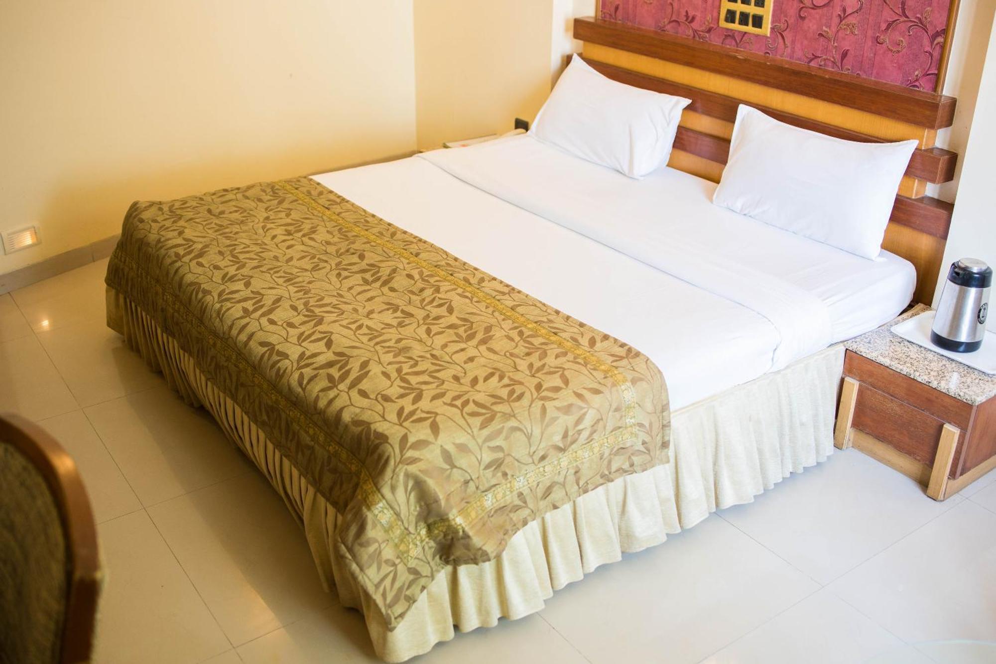 Hotel Deccan Royaale, Shivajinagar Pune Bagian luar foto
