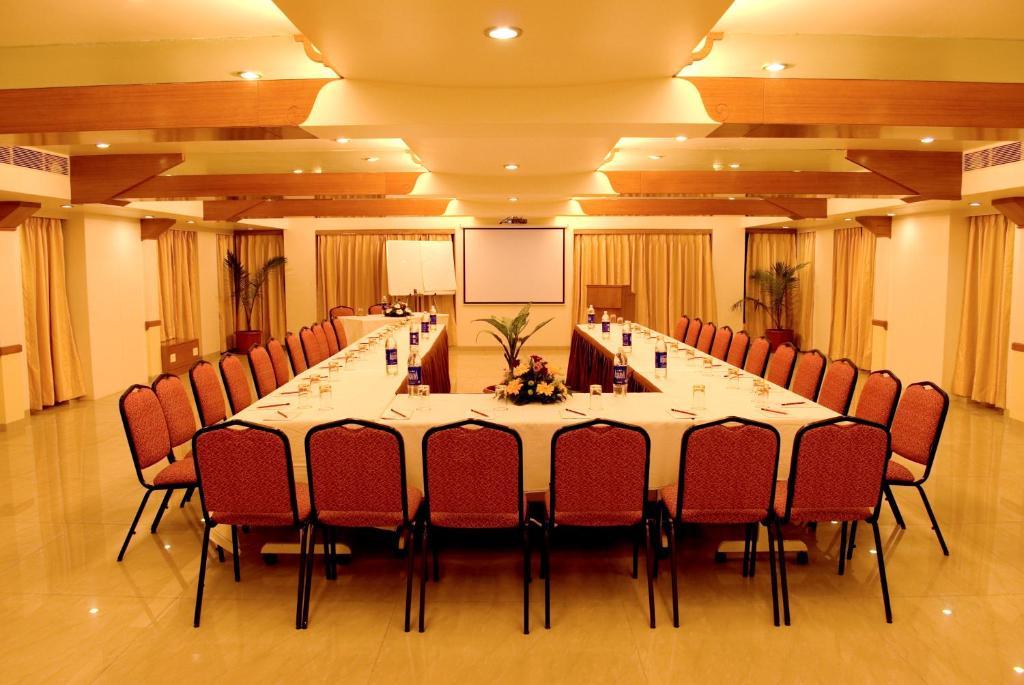 Hotel Deccan Royaale, Shivajinagar Pune Bagian luar foto