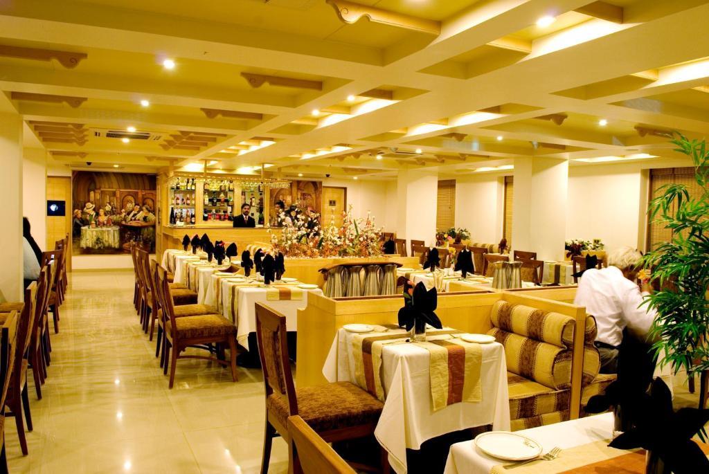 Hotel Deccan Royaale, Shivajinagar Pune Bagian luar foto