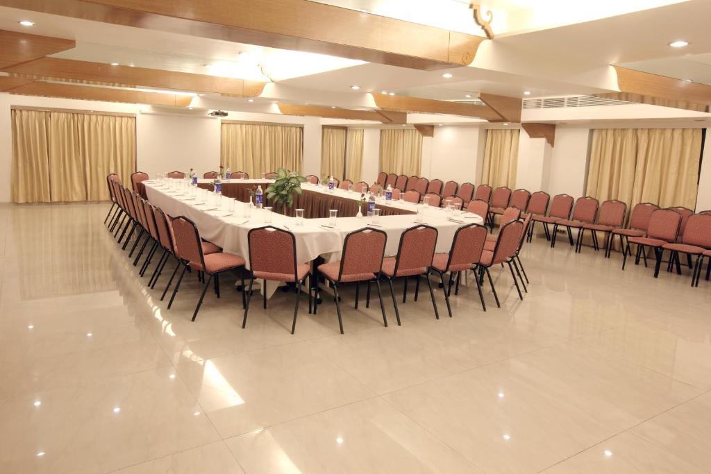 Hotel Deccan Royaale, Shivajinagar Pune Bagian luar foto