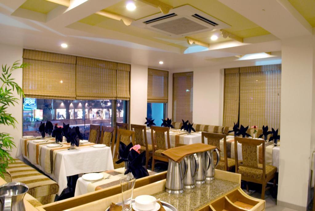 Hotel Deccan Royaale, Shivajinagar Pune Bagian luar foto